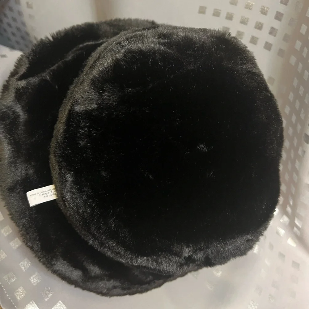 Nine West Reversible Black Plush Faux Fur One Side / Rain Hat Other Side - Picture 3 of 6